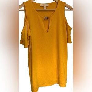 MICHAEL KORS WOMAN COLD SHOULDER YELLOW TOP SIZE MEDIUM